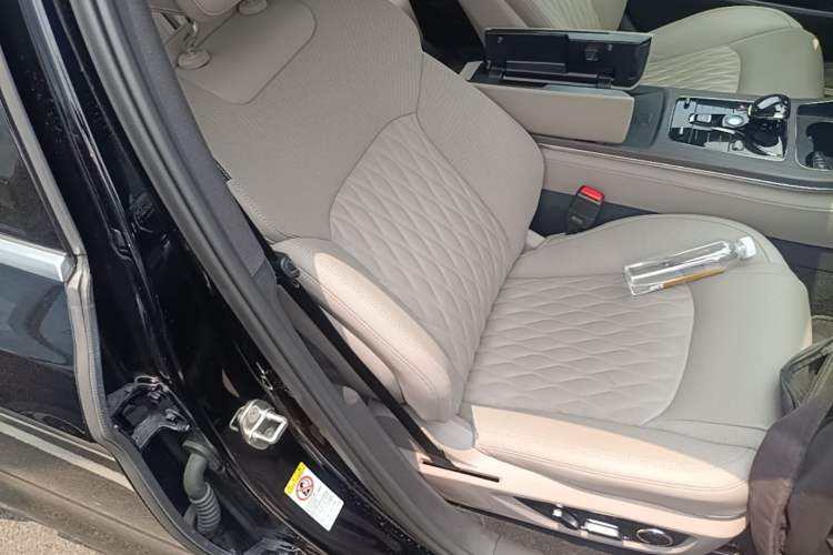 Used BYD Han 2025 EV Intelligent Driving Edition 701KM LiDAR Deluxe Model Right Front Seat