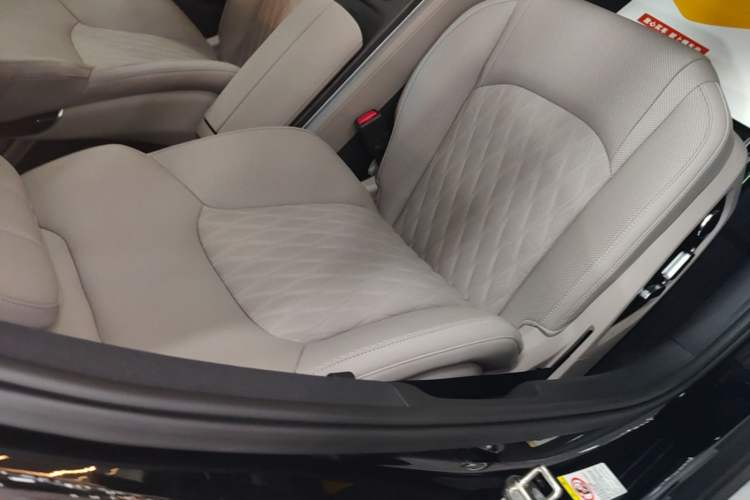 Used BYD Han 2025 DM-i Intelligent Driving Edition 125KM LiDAR Flagship Model Right Front Seat