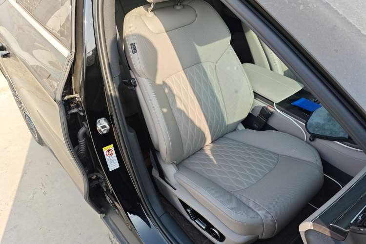 Used BYD Han 2025 EV with 701 km of Laser Radar-Enabled Intelligent Driving Right Front Seat