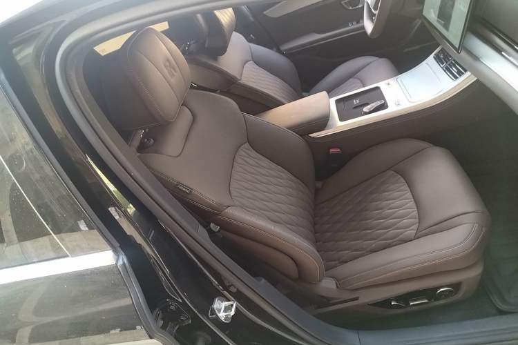 Used BYD Han 2025 DM-i Intelligent Driving Edition 245KM Prestigious Edition Right Front Seat