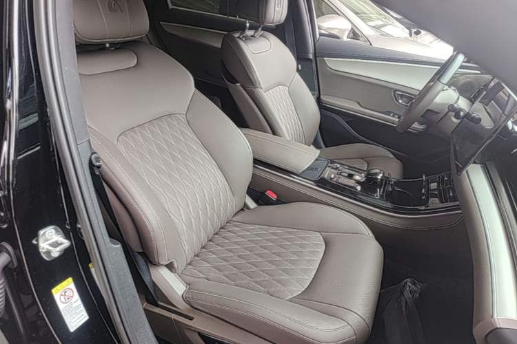 Used BYD Han 2025 DM-i 125KM Prestige Model Right Front Seat