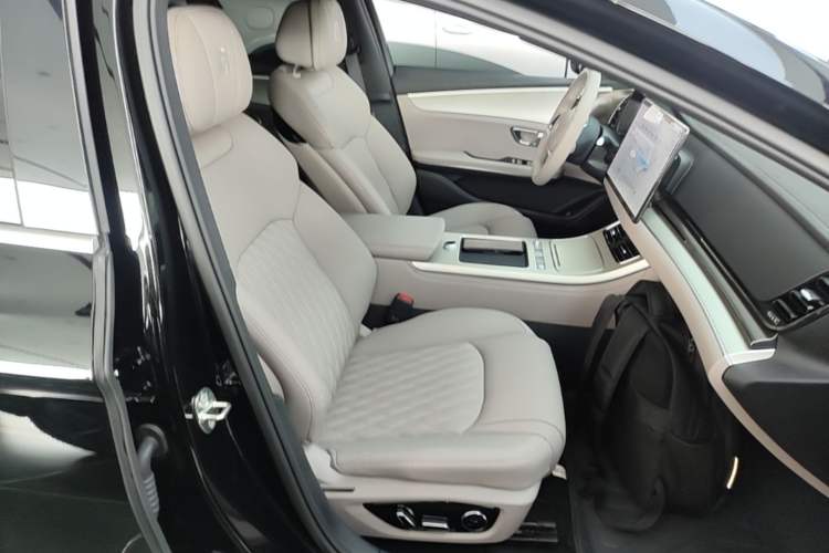 Used BYD Han 2025 Model EV Intelligent Driving Edition 635KM Flagship Right Front Seat