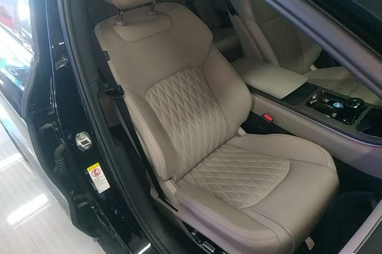 Used BYD Han 2025 DM-i Intelligent Driving Edition 125KM LiDAR Flagship Model Right Front Seat