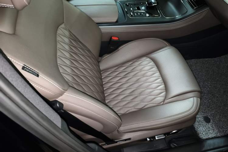 Used BYD Han 2025 DM-i Smart Drive 125KM Elite Model Right Front Seat