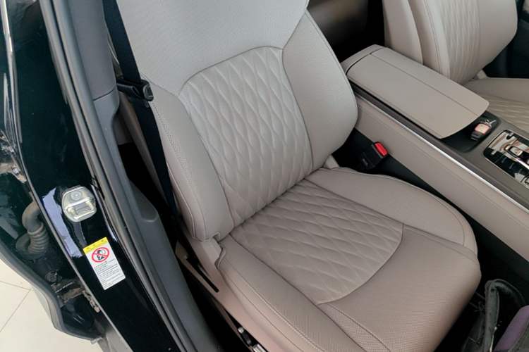 Used BYD Han 2025 DM-i 125KM LiDAR-Powered Intelligent Driving Model Right Front Seat