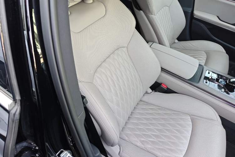 Used BYD Han 2025 DM-i Intelligent Driving Edition 125KM LiDAR Flagship Model Right Front Seat