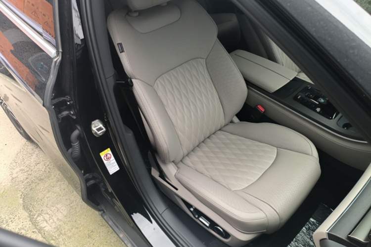 Used BYD Han 2025 DM-i 125KM LiDAR-Powered Intelligent Driving Model Right Front Seat