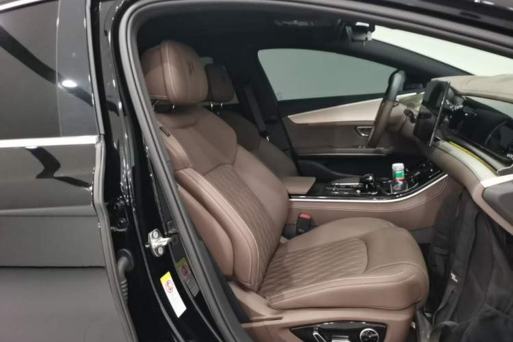 Used BYD Han 2025 DM-i Smart Drive 125KM Elite Model Right Front Seat