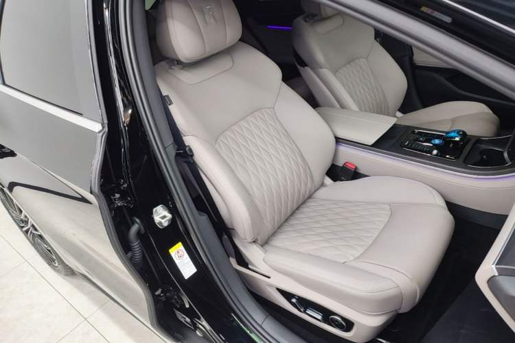 Used BYD Han 2025 DM-i Intelligent Driving Edition 125KM LiDAR Flagship Model Right Front Seat
