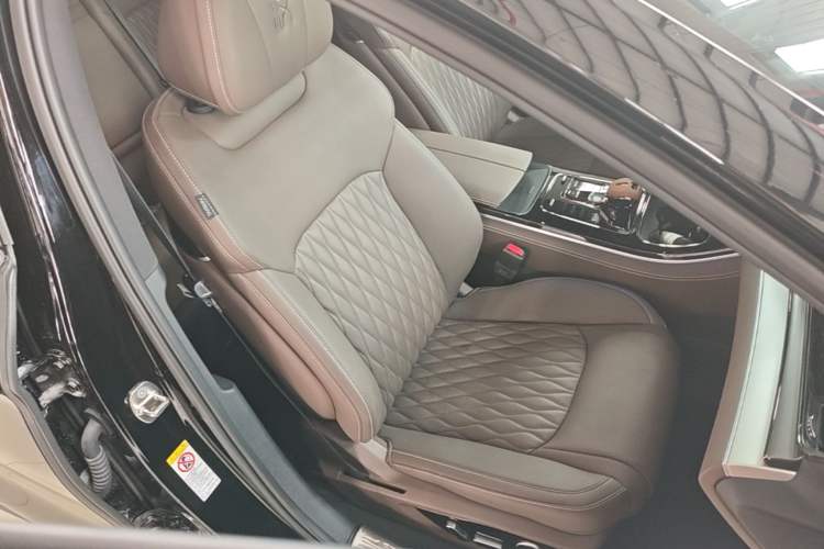 Used BYD Han 2025 EV Intelligent Driving Edition 605KM Prestige Model Right Front Seat