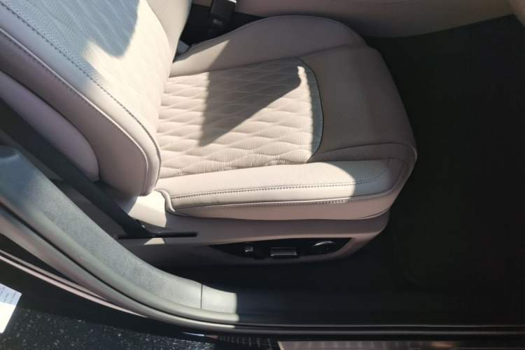 Used BYD Han 2025 DM-i 125KM LiDAR-Powered Intelligent Driving Model Right Front Seat