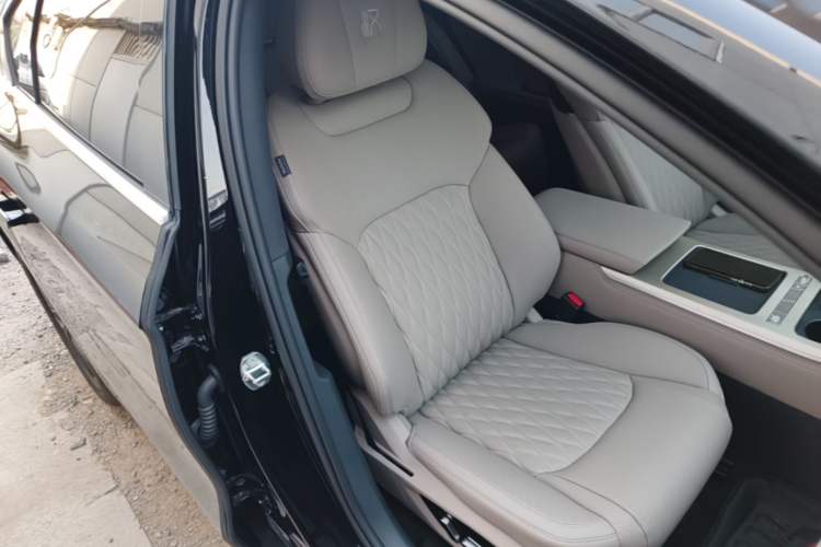 Used BYD Han 2025 DM-i Intelligent Driving Edition 245KM Prestigious Edition Right Front Seat