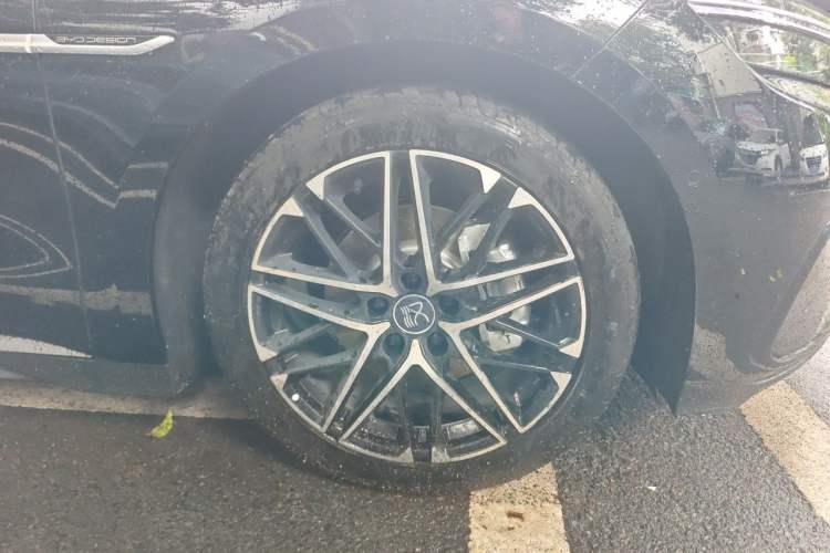 Used BYD Han 2025 EV Intelligent Driving Edition 605KM Prestige Model Right Front Wheel Hub