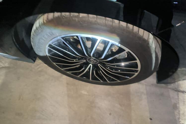 Used BYD Han 2025 DM-i Intelligent Driving Edition 125KM LiDAR Flagship Model Right Front Wheel Hub