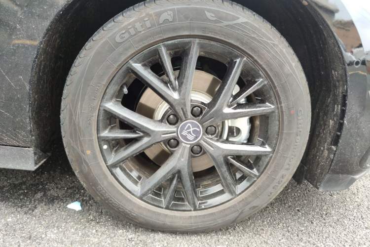 Used BYD Han 2025 DM-i 125KM Elite Model Right Front Wheel Hub