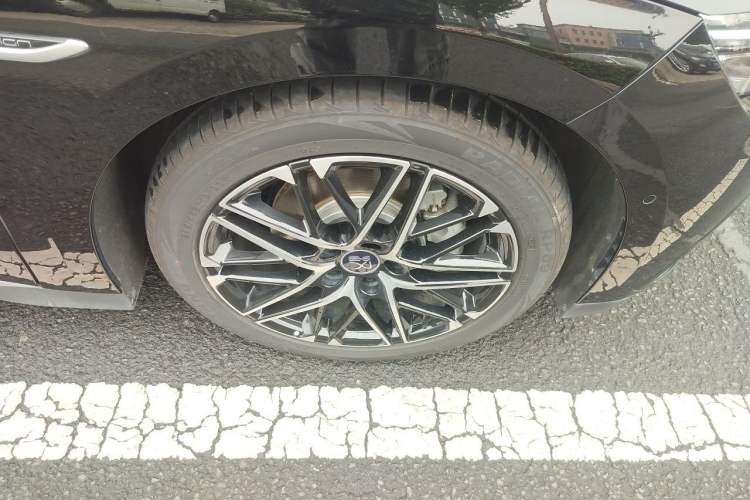 Used BYD Han 2025 EV 605KM Prestige Model Right Front Wheel Hub