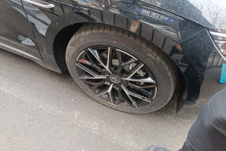 Used BYD Han 2025 DM-i 125KM Prestige Model Right Front Wheel Hub