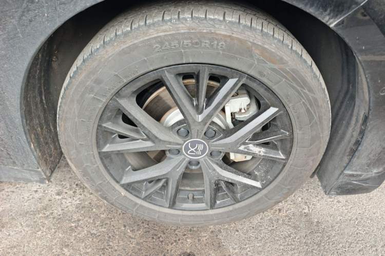 Used BYD Han 2025 DM-i Smart Drive 125KM Elite Model Right Front Wheel Hub