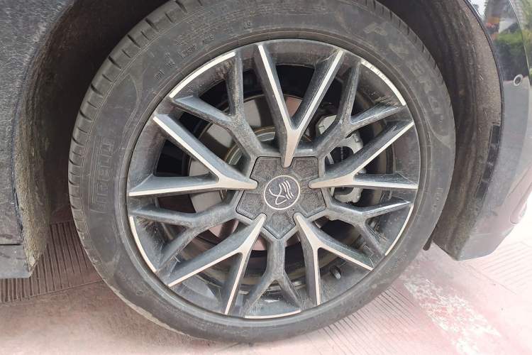 Used BYD Han 2025 DM-i Smart Drive 125KM Prestige Model Right Front Wheel Hub