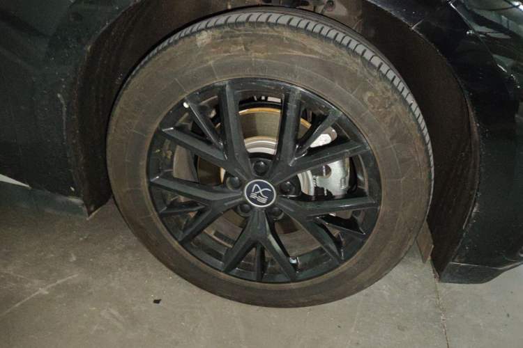 Used BYD Han 2025 DM-i 125KM Elite Model Right Front Wheel Hub