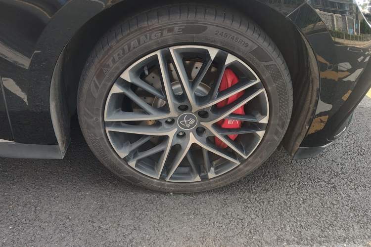 Used BYD Han 2025 EV 701KM Deluxe Edition Right Front Wheel Hub