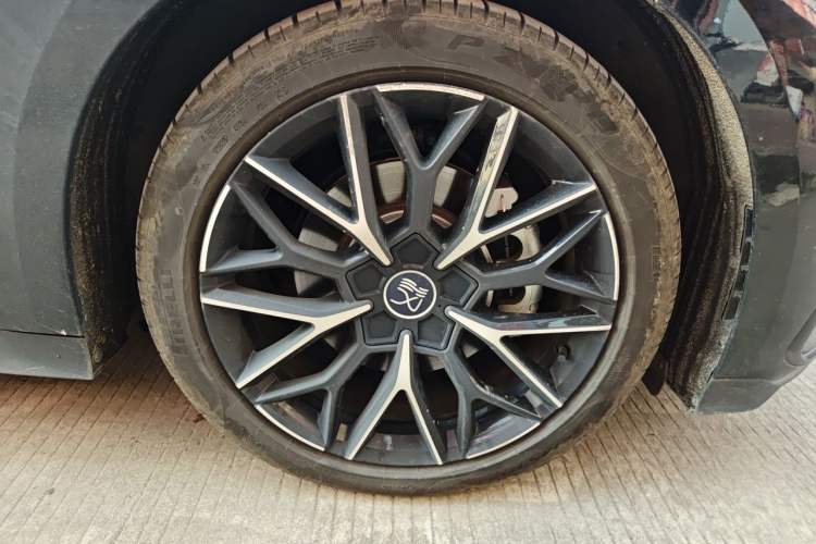 Used BYD Han 2025 DM-i 125KM Prestige Model Right Front Wheel Hub