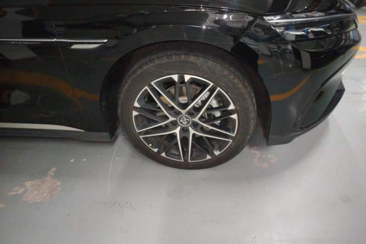 Used BYD Han 2025 Model EV Intelligent Driving Edition 635KM Flagship Right Front Wheel Hub