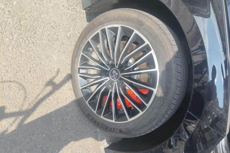 Used BYD Han 2025 EV Intelligent Driving Edition 701KM LiDAR Deluxe Model Right Front Wheel Hub