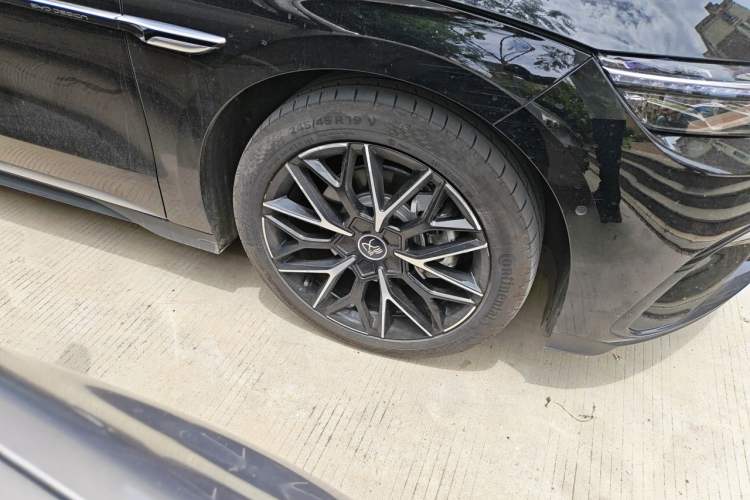 Used BYD Han 2025 DM-i Intelligent Driving Edition 125KM Prestige Model Right Front Wheel Hub