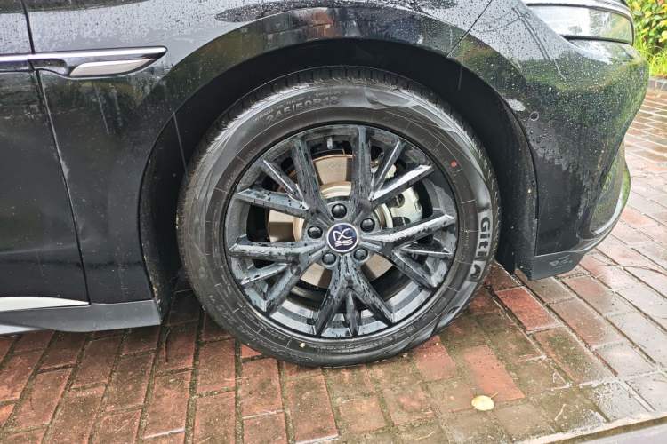 Used BYD Han 2025 DM-i Smart Drive 125KM Elite Model Right Front Wheel Hub