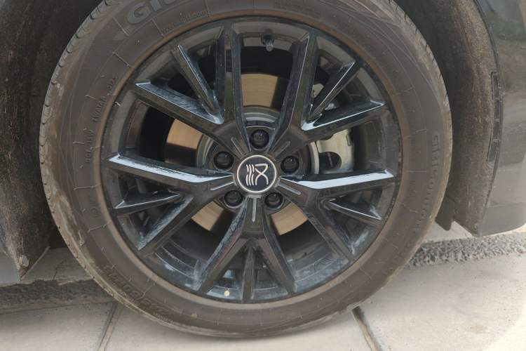 Used BYD Han 2025 DM-i 125KM Elite Model Right Front Wheel Hub