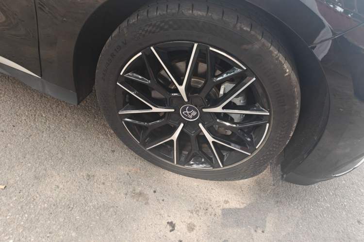 Used BYD Han 2025 DM-i 125KM Prestige Model Right Front Wheel Hub