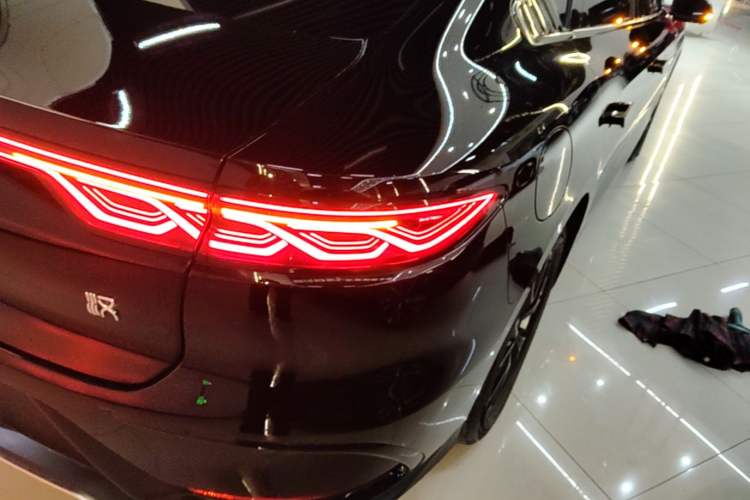 Used BYD Han 2025 DM-i 125KM Elite Model Right Rear Taillight