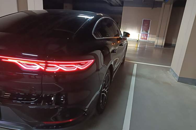 Used BYD Han 2025 EV 605KM Prestige Model Right Rear Taillight