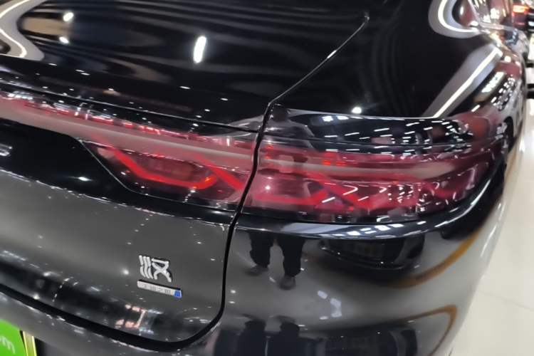 Used BYD Han 2025 DM-i Smart Drive 125KM Elite Model Right Rear Taillight