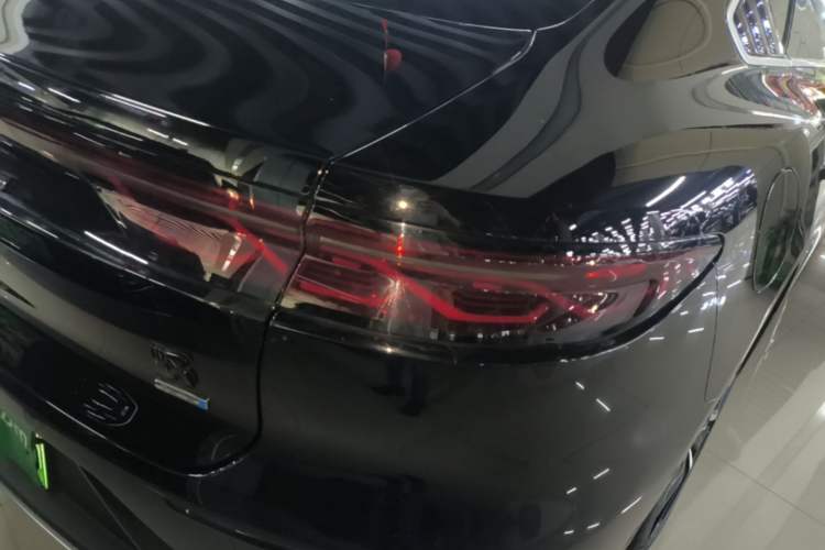 Used BYD Han 2025 DM-i Smart Drive 125KM Prestige Model Right Rear Taillight