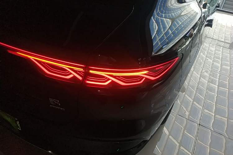Used BYD Han 2025 DM-i Smart Drive 125KM Elite Model Right Rear Taillight