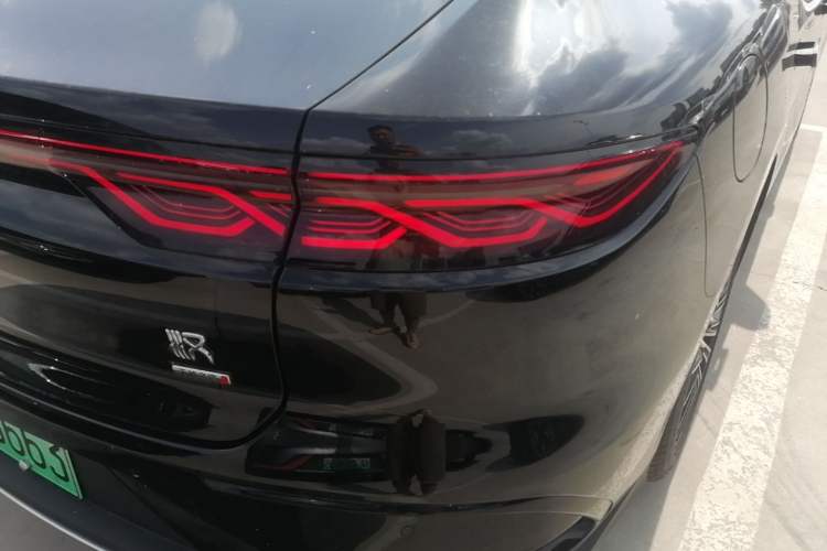 Used BYD Han 2025 DM-i Intelligent Driving Edition 125KM LiDAR Flagship Model Right Rear Taillight