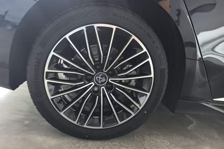 Used BYD Han 2025 DM-i Intelligent Driving Edition 125KM LiDAR Flagship Model Right Rear Wheel Hub
