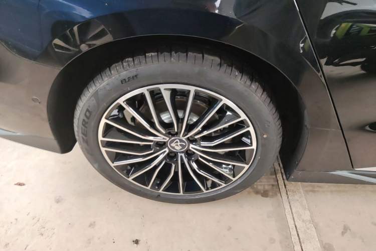 Used BYD Han 2025 DM-i Intelligent Driving Edition 125KM LiDAR Flagship Model Right Rear Wheel Hub