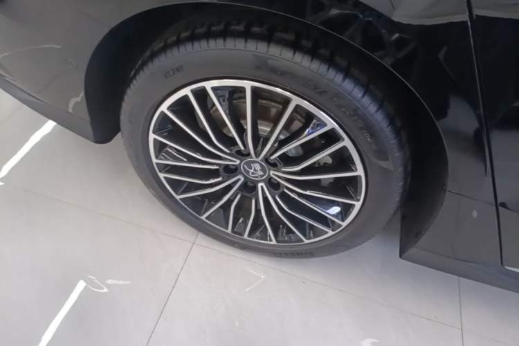 Used BYD Han 2025 DM-i Intelligent Driving Edition 125KM LiDAR Flagship Model Right Rear Wheel Hub