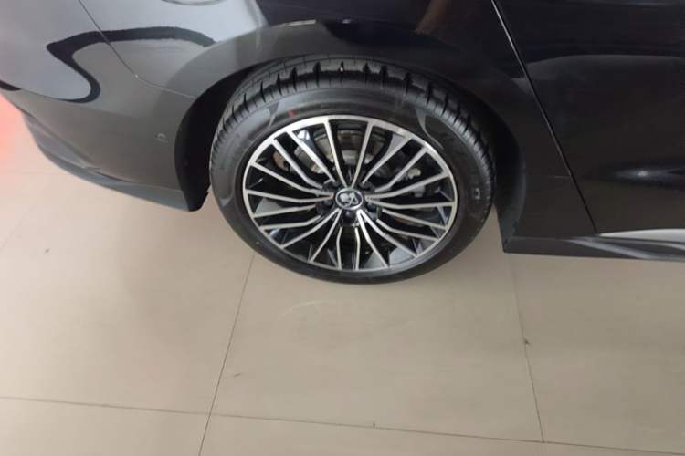 Used BYD Han 2025 DM-i Intelligent Driving Edition 125KM LiDAR Flagship Model Right Rear Wheel Hub