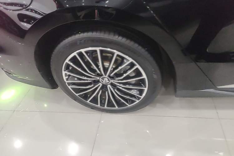 Used BYD Han 2025 DM-i Intelligent Driving Edition 125KM LiDAR Flagship Model Right Rear Wheel Hub