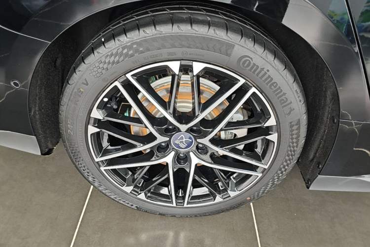 Used BYD Han 2025 EV 605KM Prestige Model Right Rear Wheel Hub