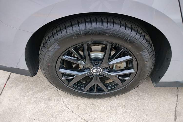 Used BYD Han 2025 DM-i 125KM Elite Model Right Rear Wheel Hub