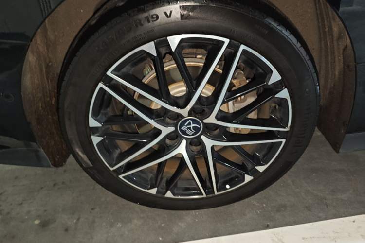 Used BYD Han 2025 EV Intelligent Driving Edition 605KM Prestige Model Right Rear Wheel Hub