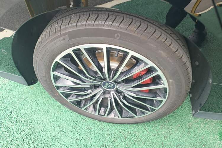 Used BYD Han 2025 EV Intelligent Driving Edition 701KM LiDAR Deluxe Model Right Rear Wheel Hub
