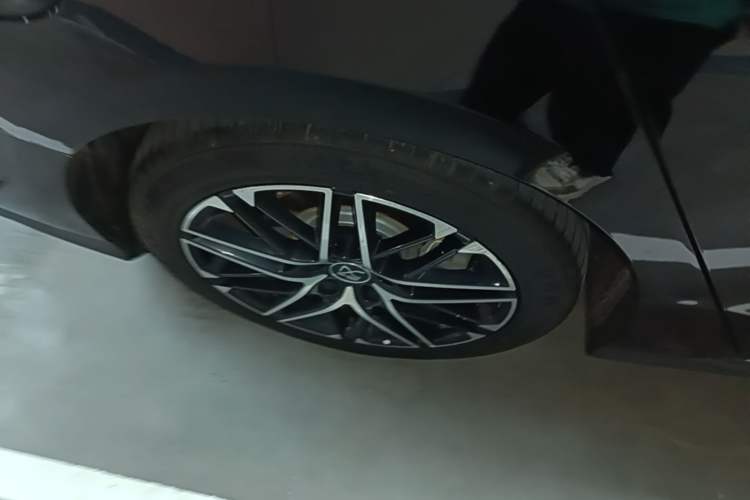 Used BYD Han 2025 EV 605KM Prestige Model Right Rear Wheel Hub