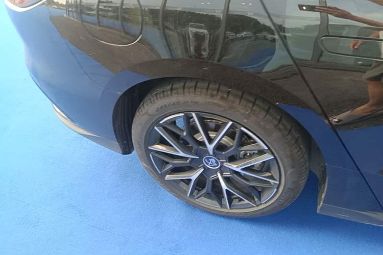 Used BYD Han 2025 DM-i 125KM Prestige Model Right Rear Wheel Hub