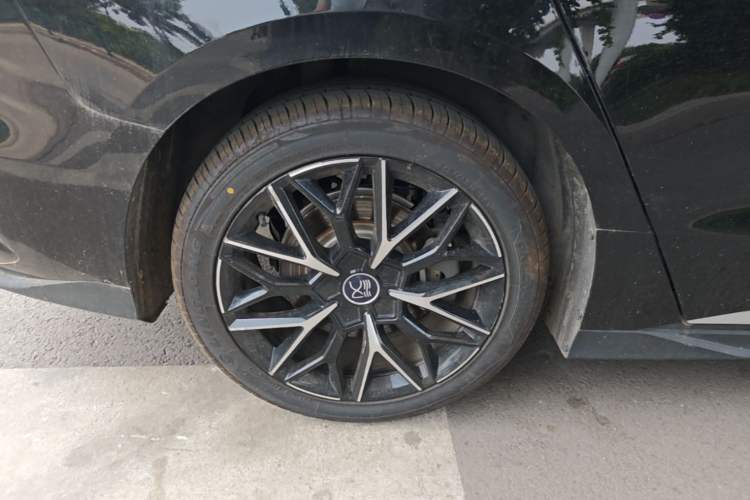 Used BYD Han 2025 DM-i 125KM Prestige Model Right Rear Wheel Hub
